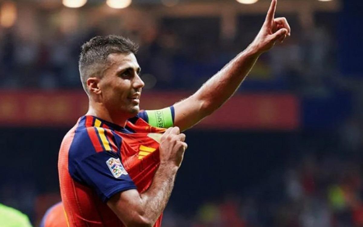 Espanha abre vantagem, leva susto, mas vence a República Tcheca na Liga das Nações.